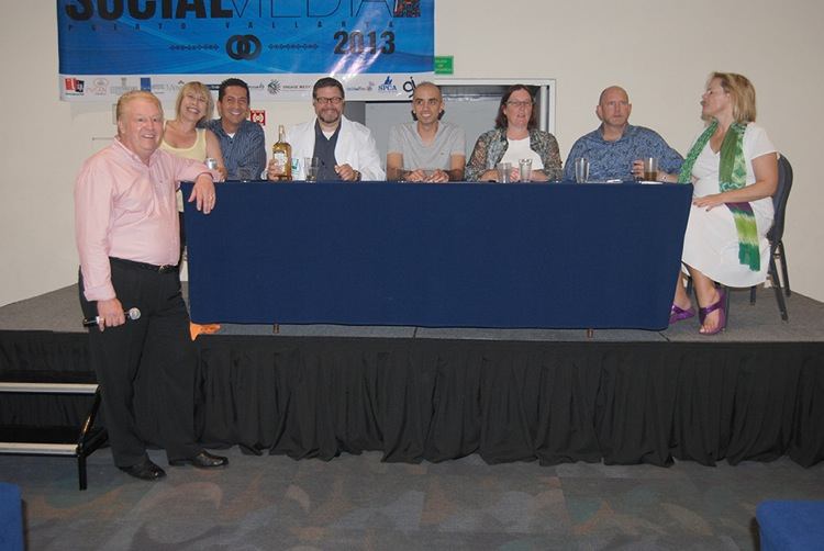 Engage Mexico's Final Panel from left to right: Lon Safko, Havi Goffan, Alvaro Ferreira, Brian Massey, Marco Ayuso, Janet Fouts, Jamie Turner, Viveka von Rosen